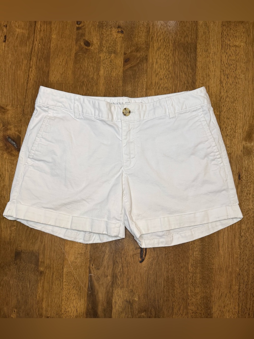 Banana Republic Women’s White Casual Cotton Shorts with Button Detail Size 4
